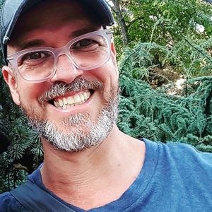 Meet your Posher, Carlos